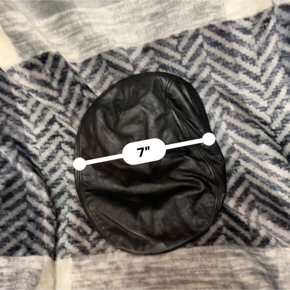 Black Leather Driving Cap / Flat Cap with Snap Front - Picture 6 of 6